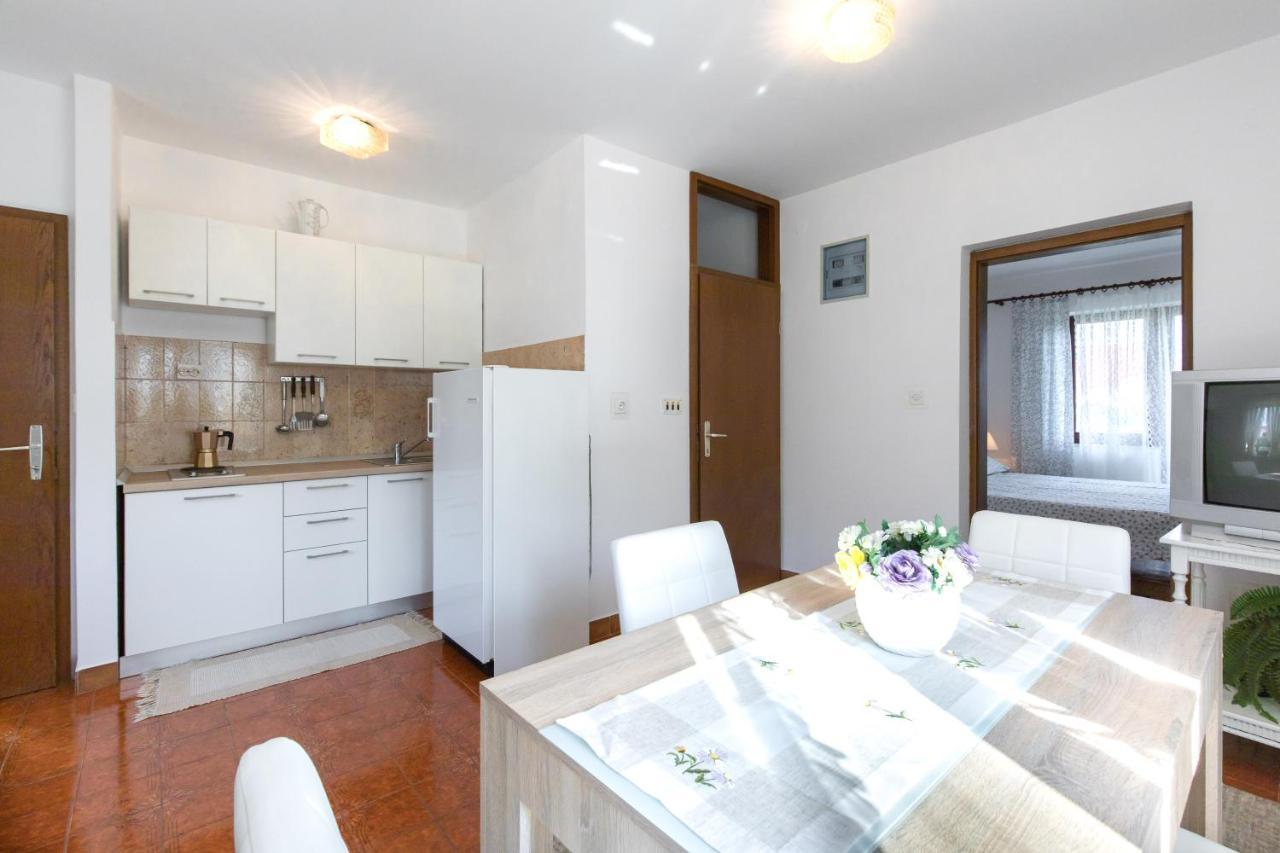 Apartment Drago *Cosy & Close To The Beach! Krk Town Bagian luar foto