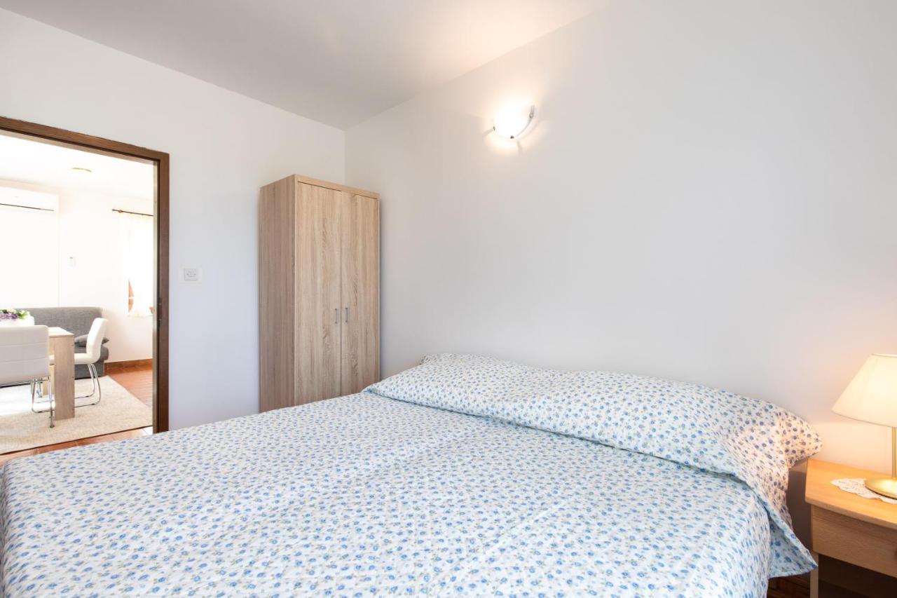 Apartment Drago *Cosy & Close To The Beach! Krk Town Bagian luar foto