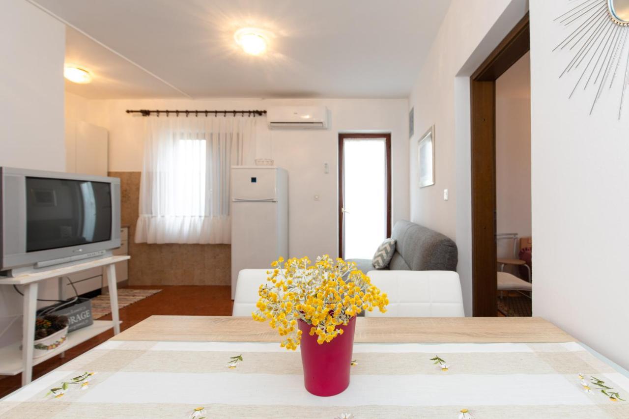 Apartment Drago *Cosy & Close To The Beach! Krk Town Bagian luar foto