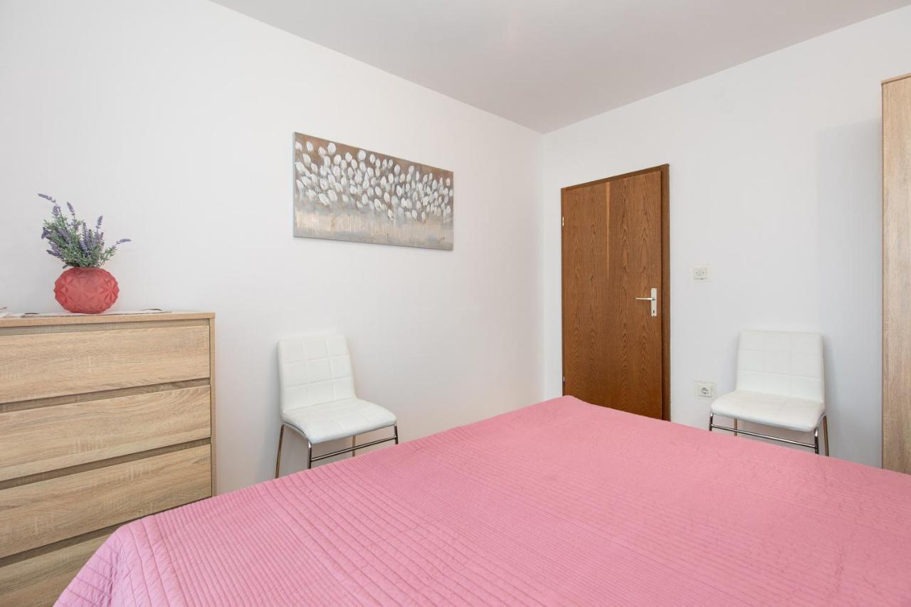 Apartment Drago *Cosy & Close To The Beach! Krk Town Bagian luar foto