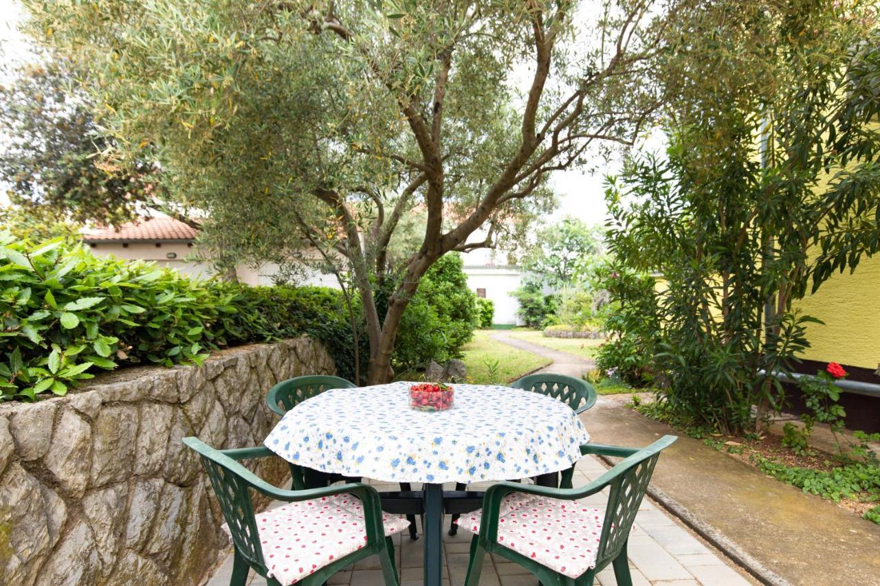 Apartment Drago *Cosy & Close To The Beach! Krk Town Bagian luar foto