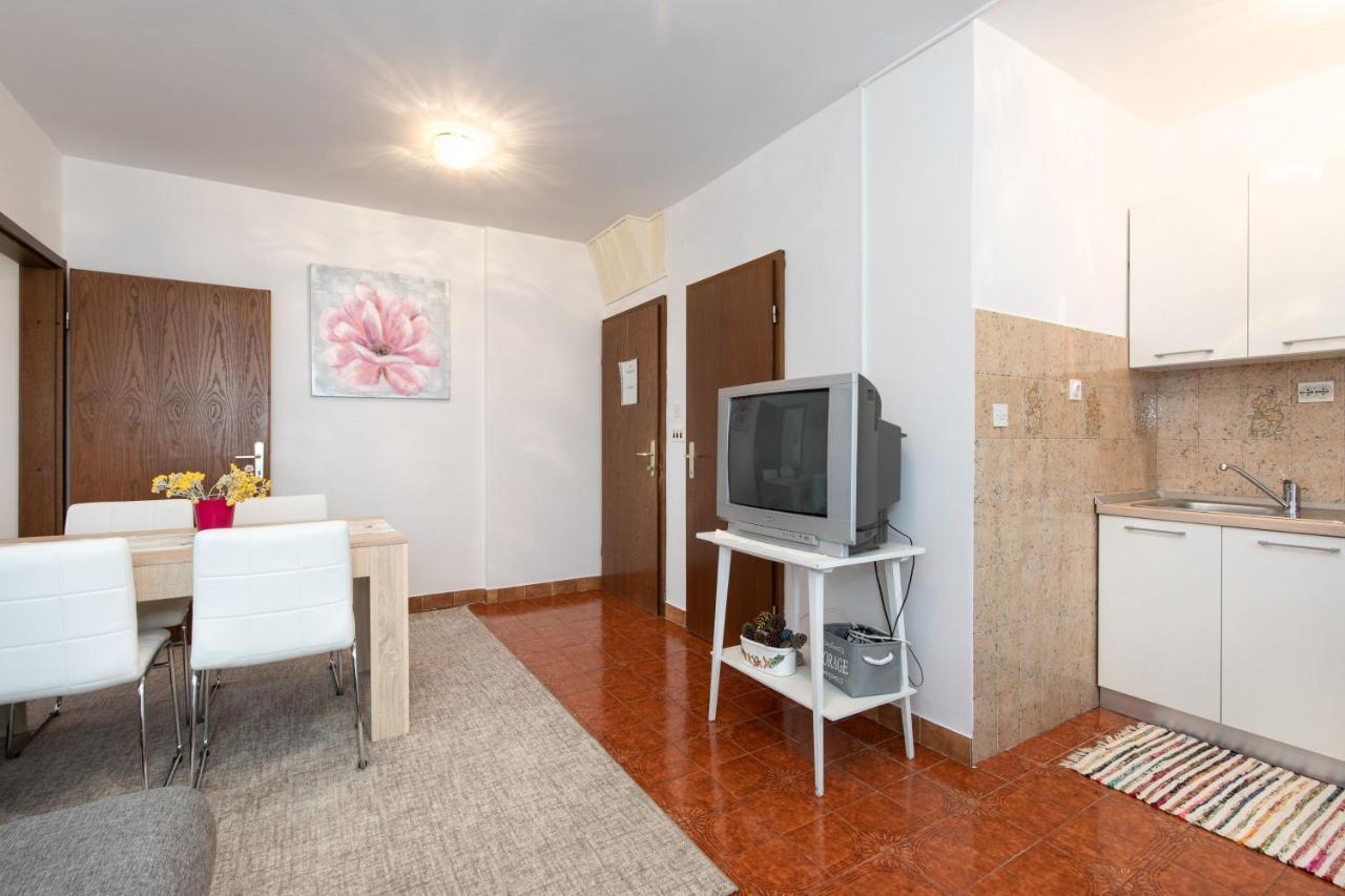 Apartment Drago *Cosy & Close To The Beach! Krk Town Bagian luar foto